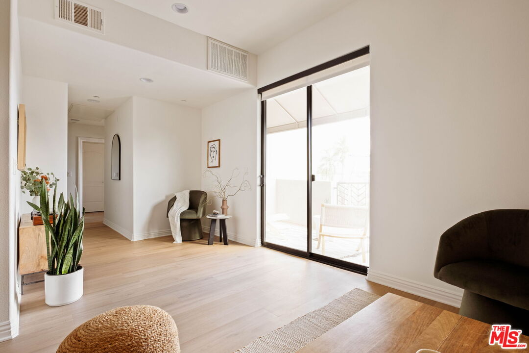 230 S Jackson St Unit: 301