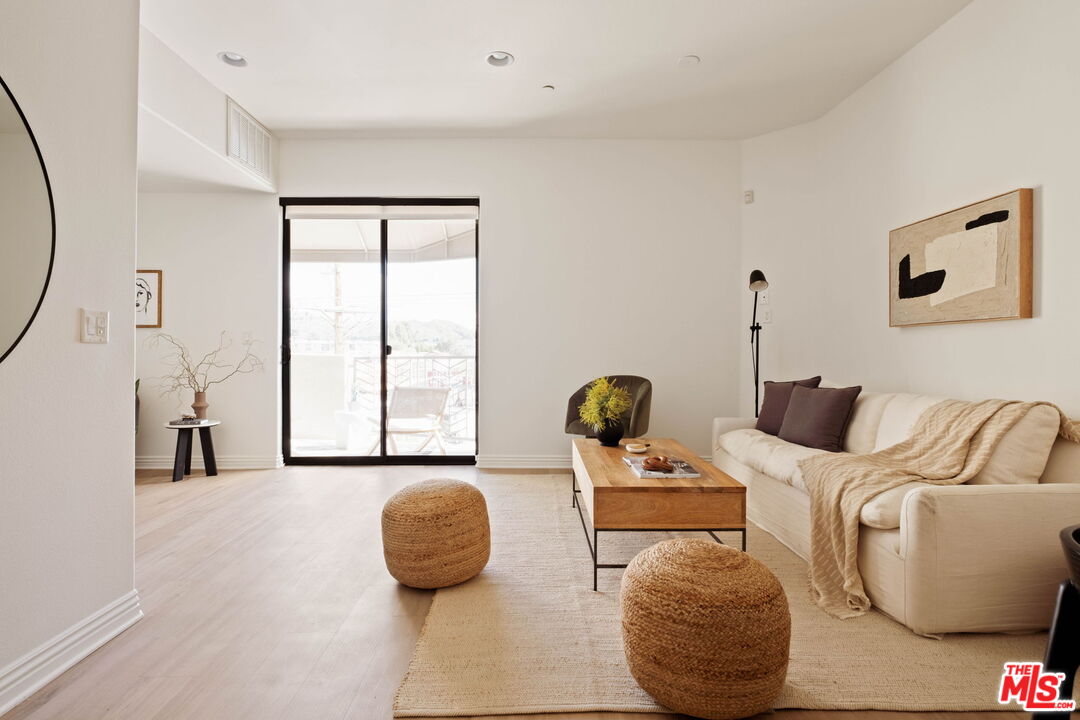 230 S Jackson St Unit: 301