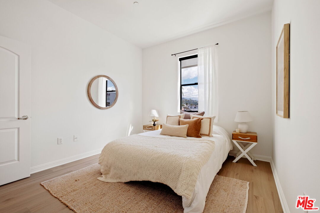 230 S Jackson St Unit: 301