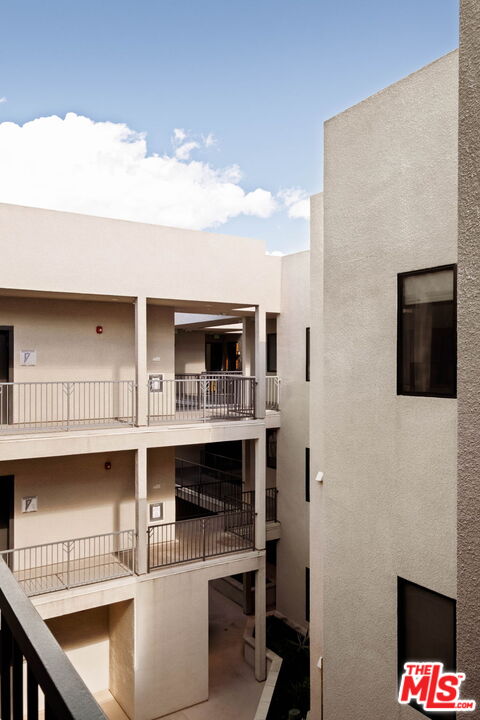 230 S Jackson St Unit: 301