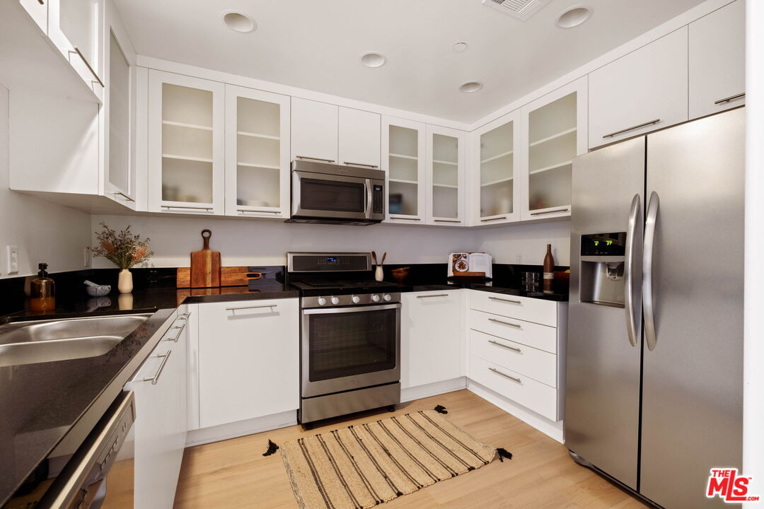 230 S Jackson St Unit: 301