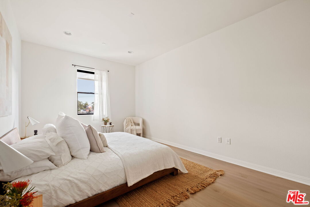 230 S Jackson St Unit: 301