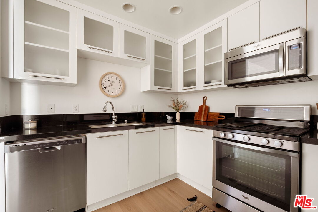 230 S Jackson St Unit: 301