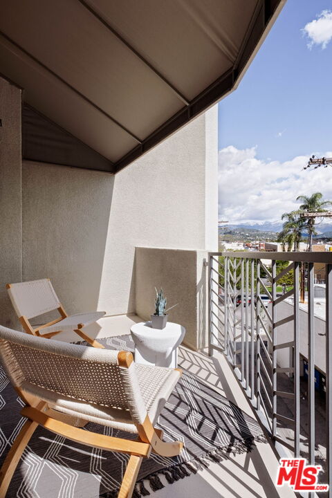 230 S Jackson St Unit: 301