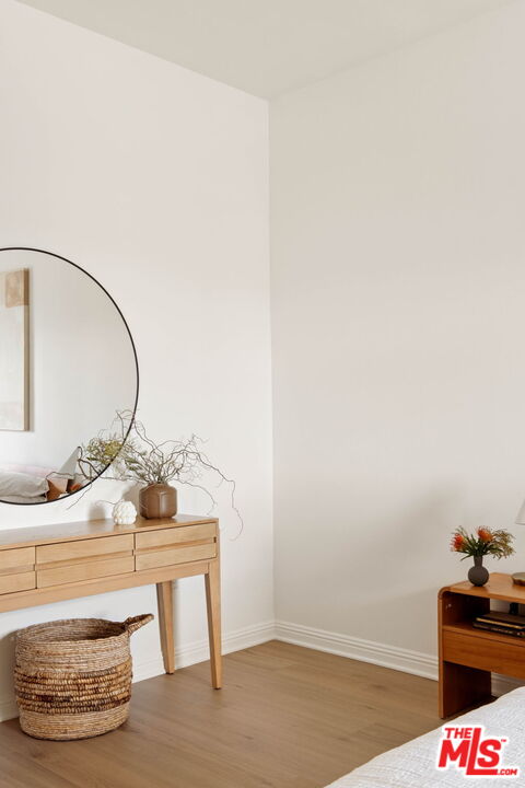 230 S Jackson St Unit: 301