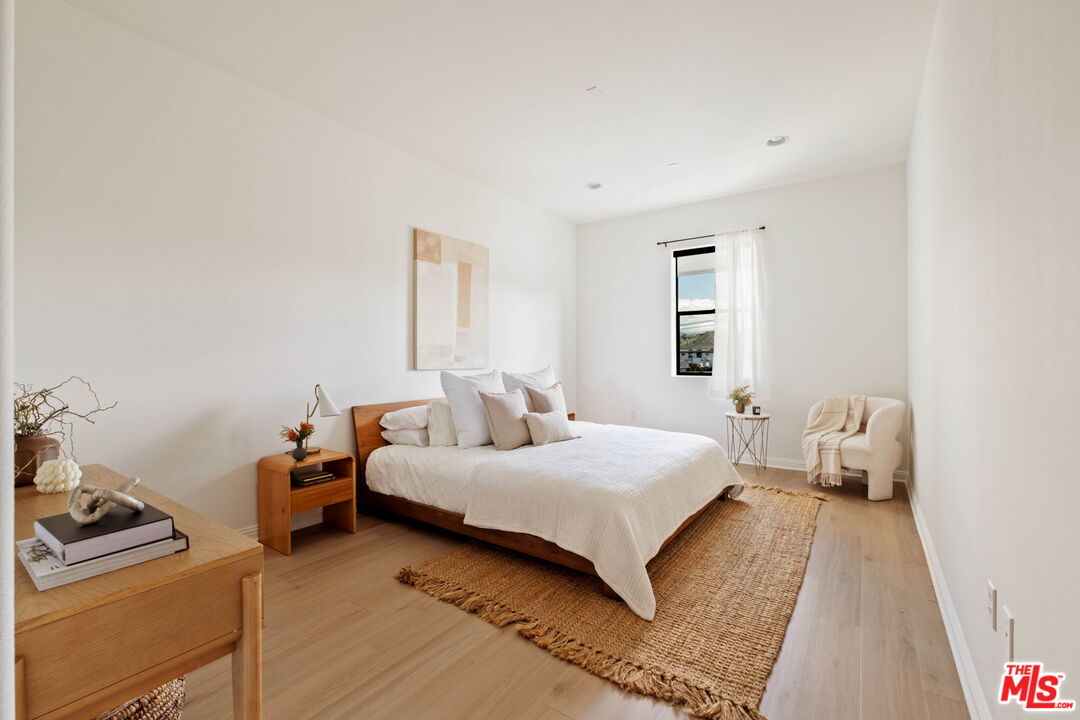 230 S Jackson St Unit: 301