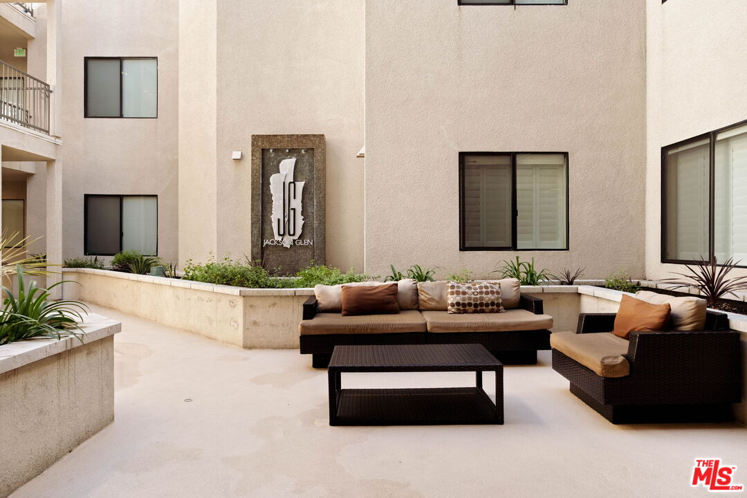 230 S Jackson St Unit: 301