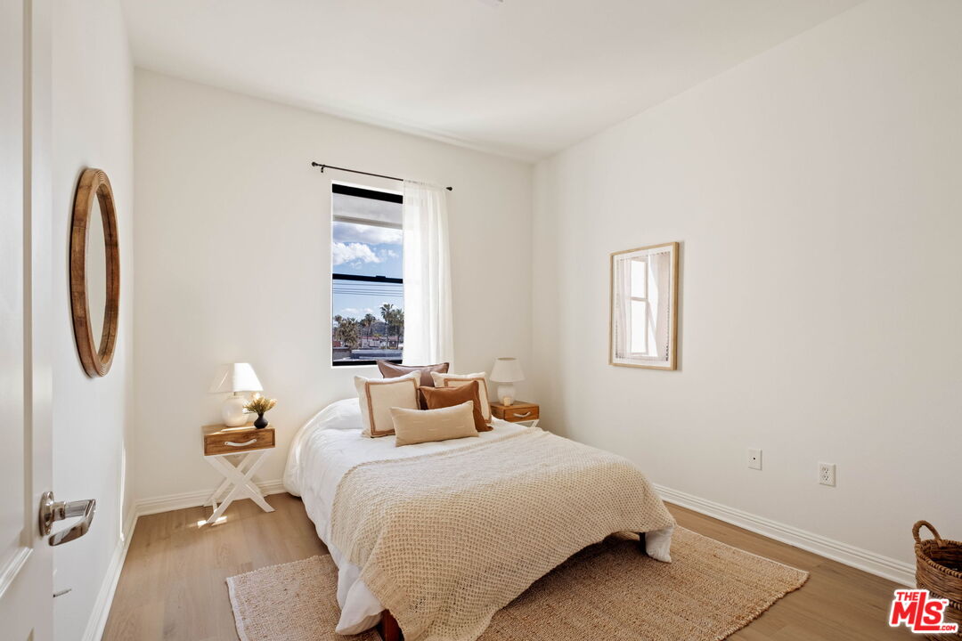 230 S Jackson St Unit: 301