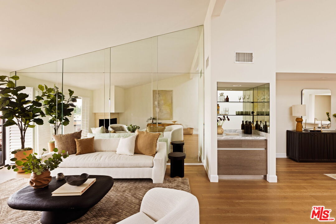 1520 S Beverly Glen Blvd Unit: 507