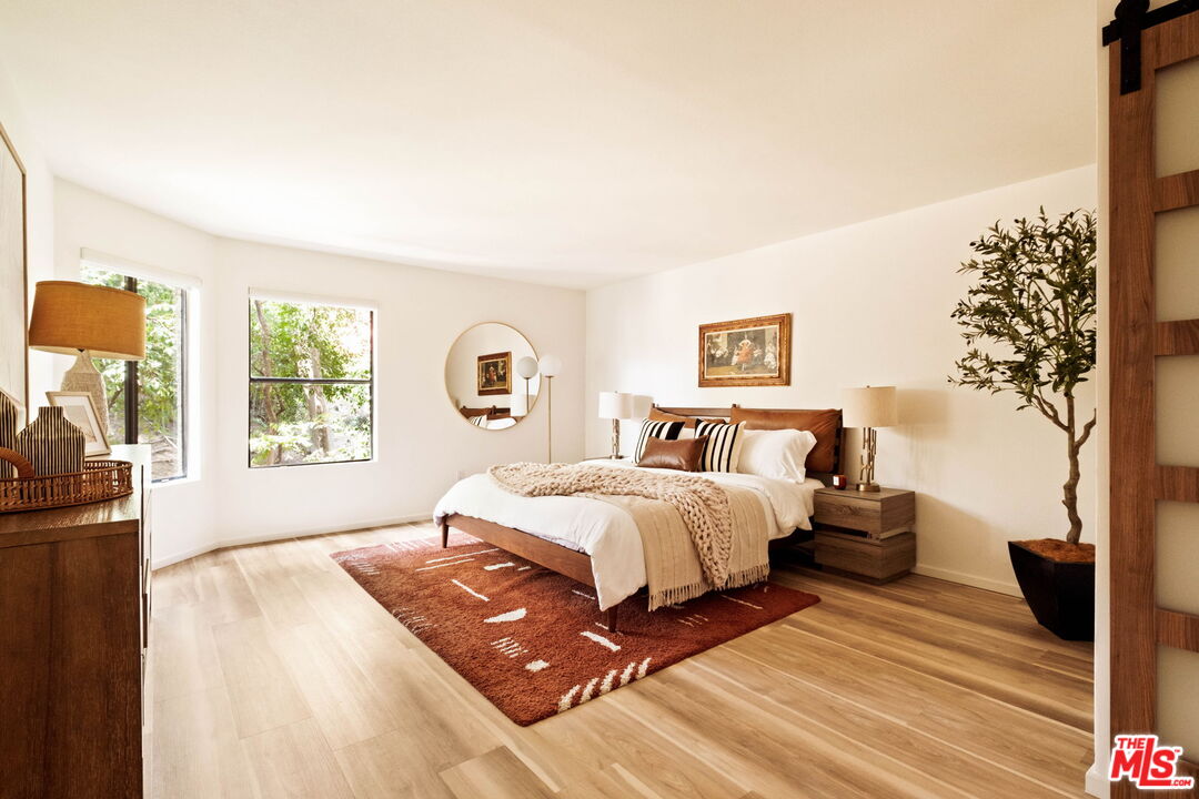 1942 Grace Ave Unit: 118