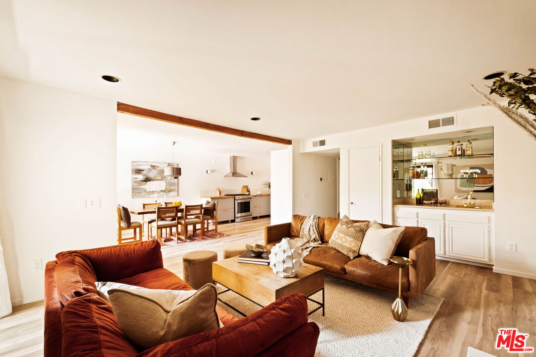 1942 Grace Ave Unit: 118