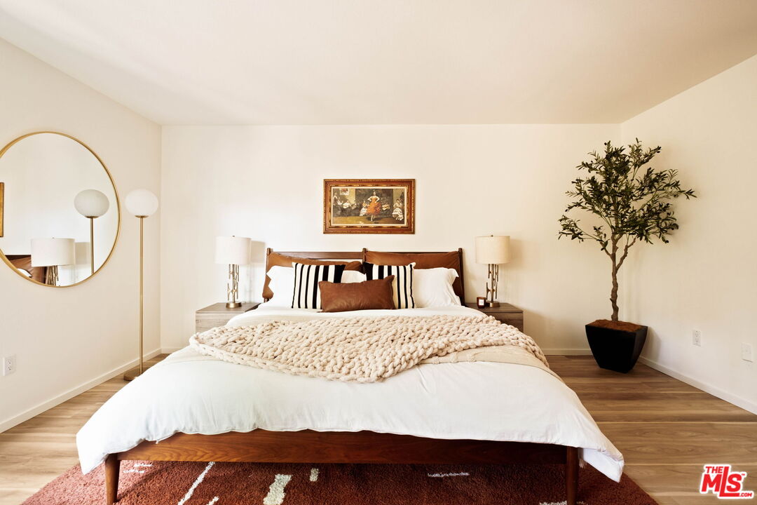 1942 Grace Ave Unit: 118