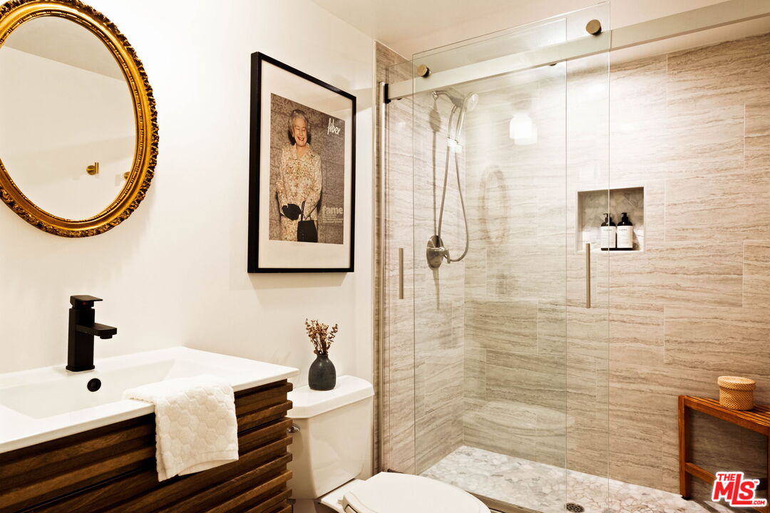 1942 Grace Ave Unit: 118