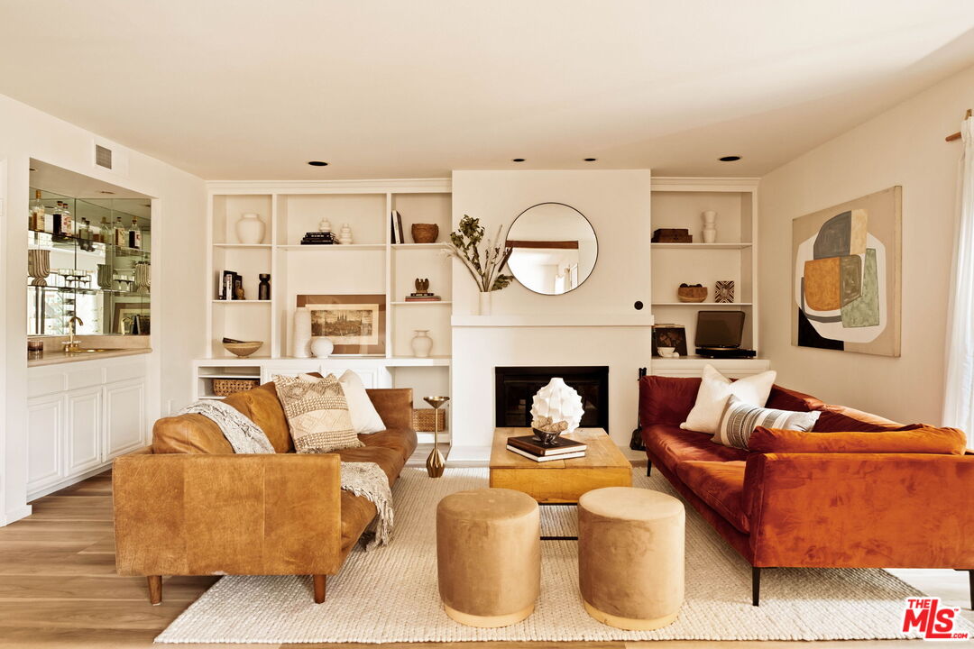 1942 Grace Ave Unit: 118