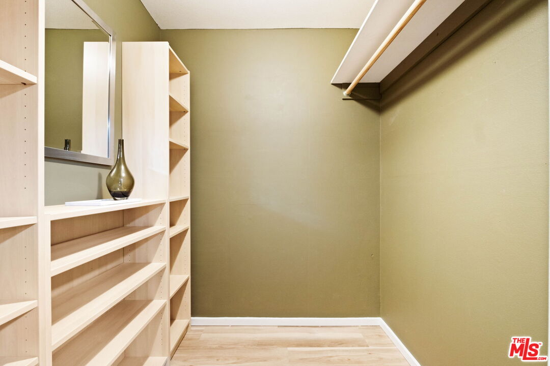 1942 Grace Ave Unit: 118