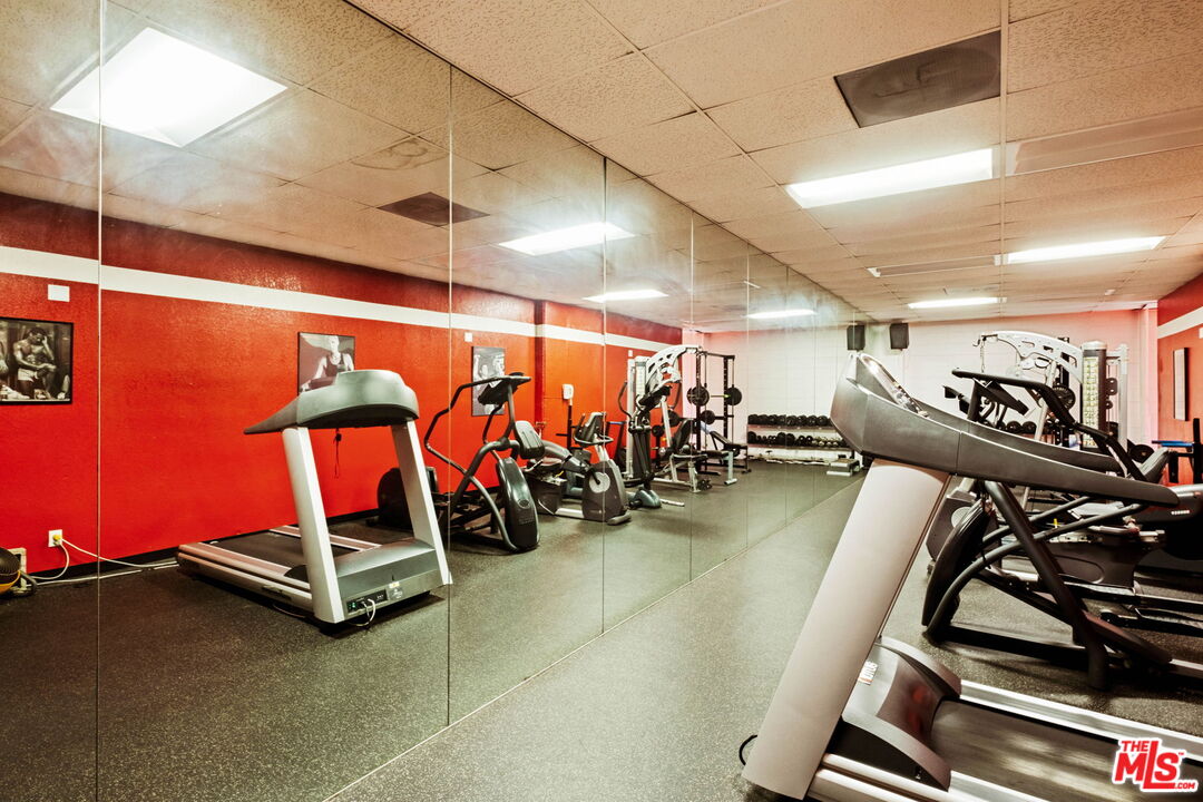 1942 Grace Ave Unit: 118