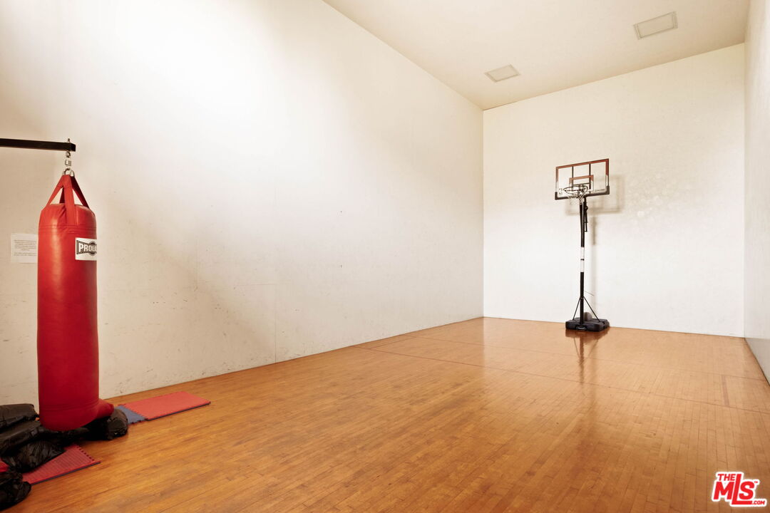 1942 Grace Ave Unit: 118