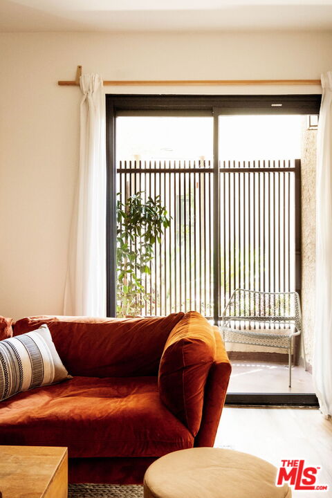 1942 Grace Ave Unit: 118