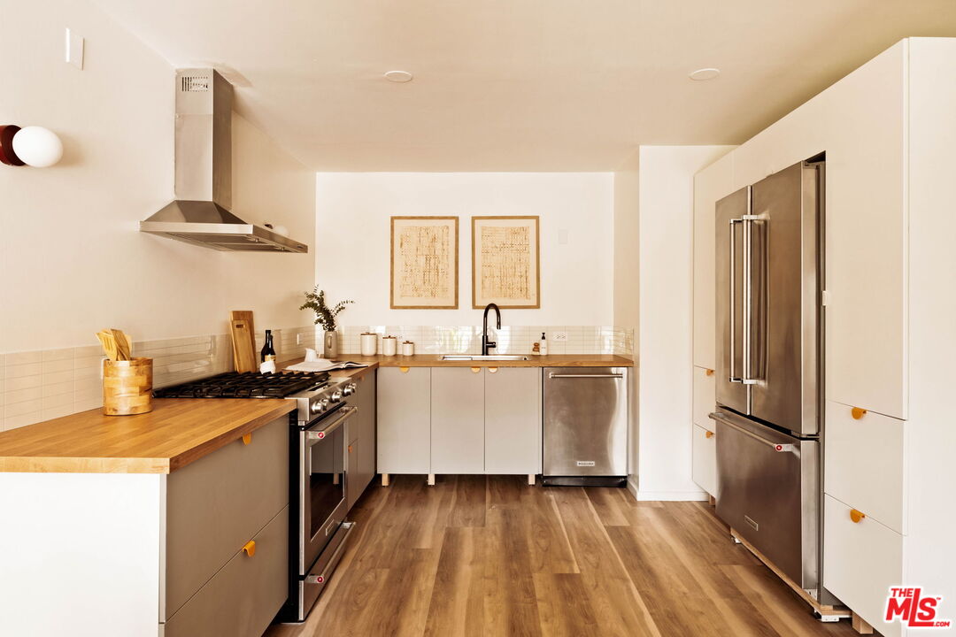 1942 Grace Ave Unit: 118