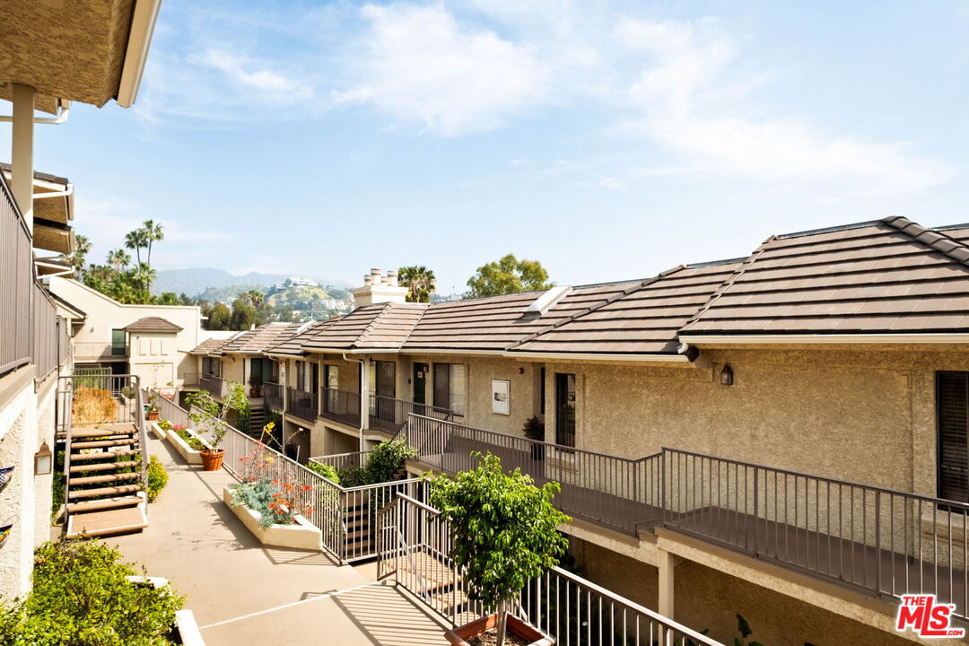 1942 Grace Ave Unit: 118