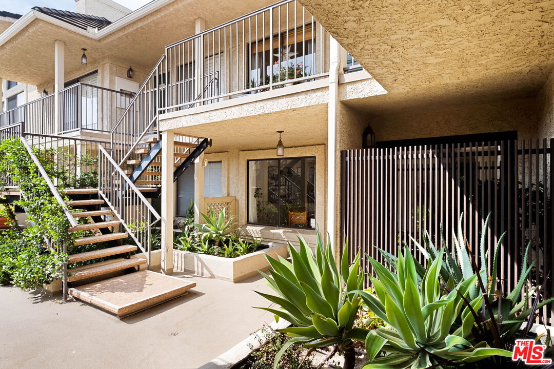 1942 Grace Ave Unit: 118