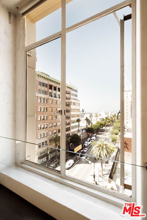 6253 Hollywood Blvd Unit: 702