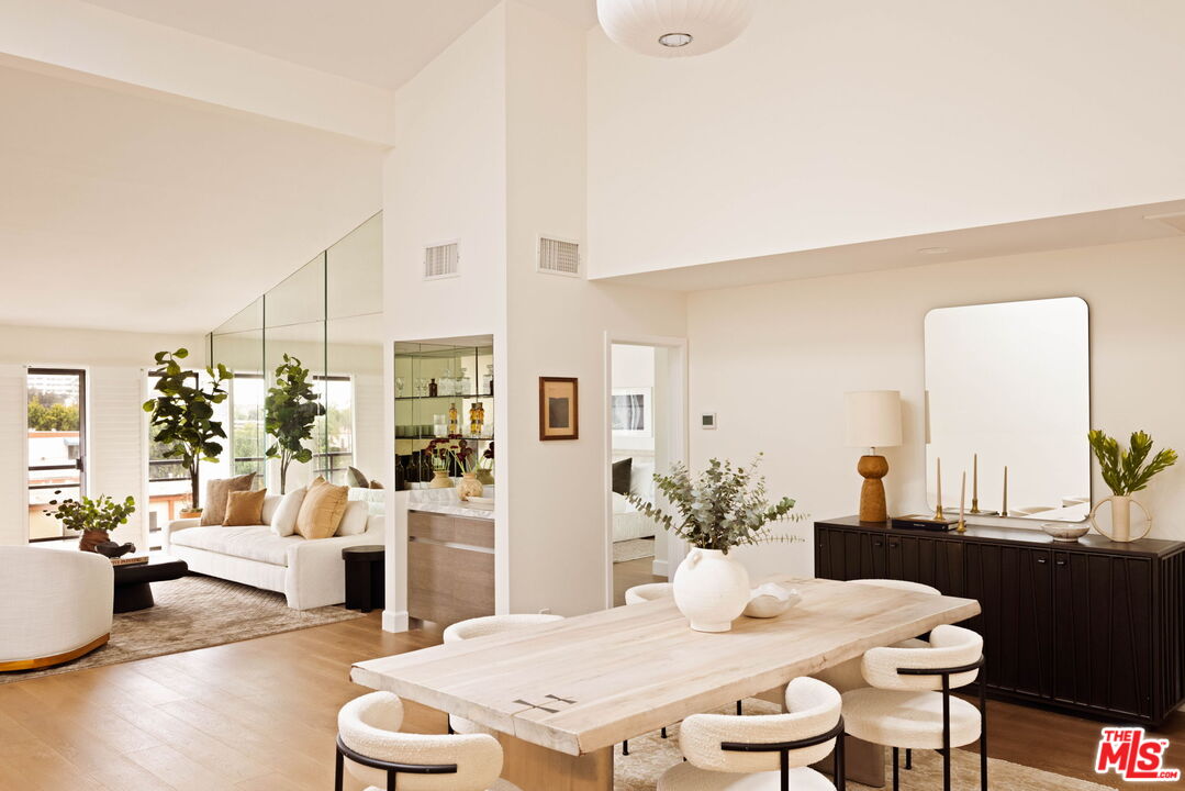 1520 S Beverly Glen Blvd Unit: 507