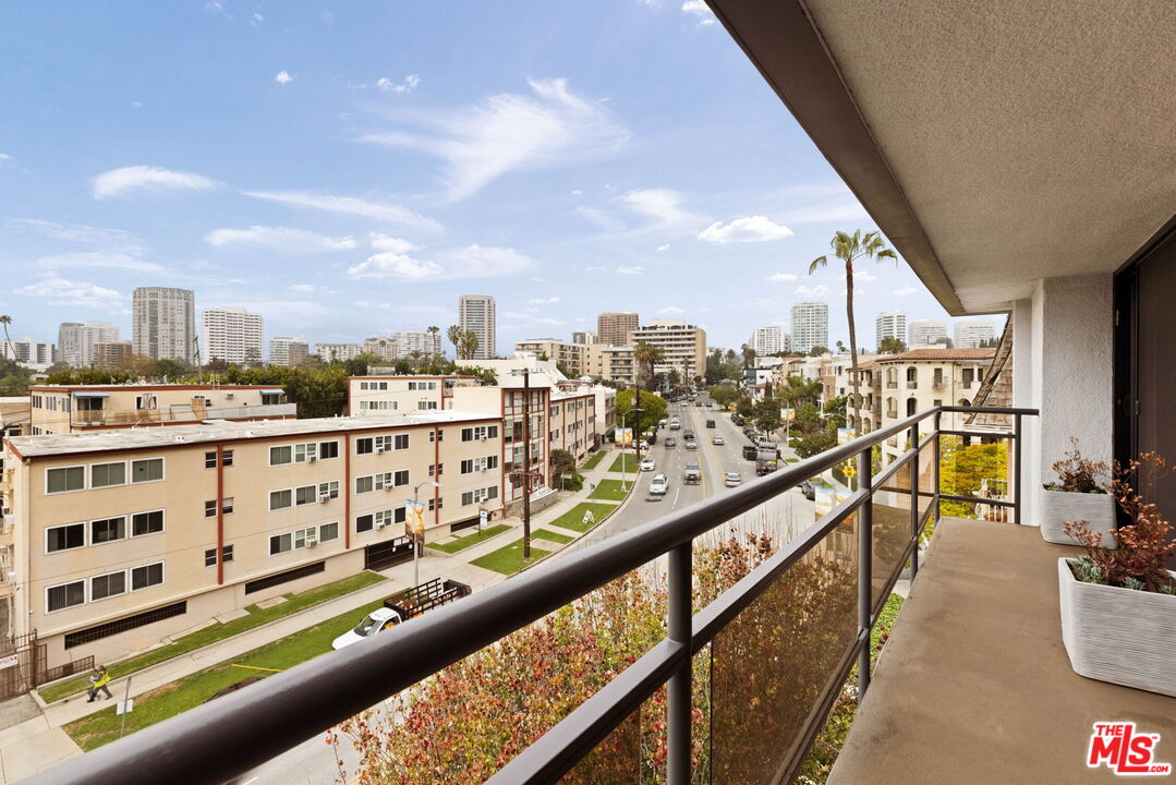 1520 S Beverly Glen Blvd Unit: 507