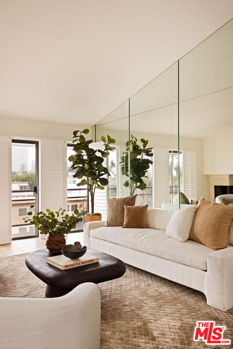 1520 S Beverly Glen Blvd Unit: 507