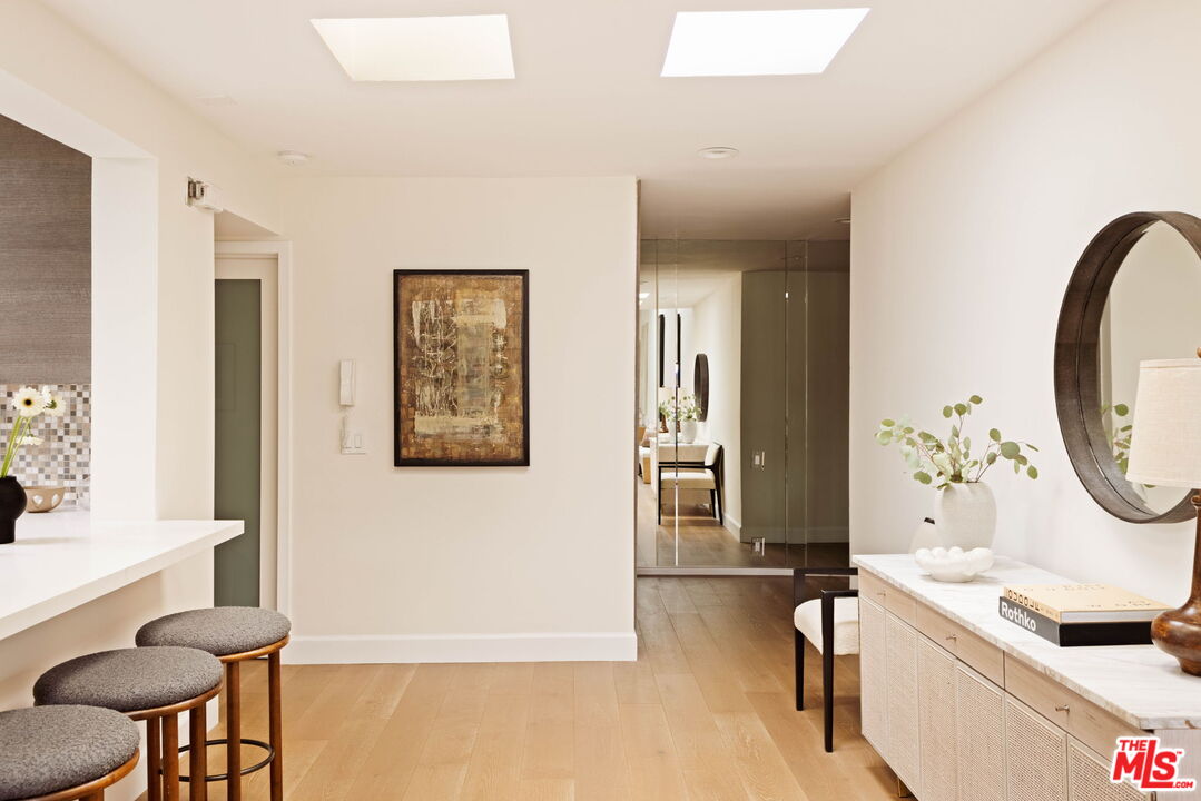 1520 S Beverly Glen Blvd Unit: 507