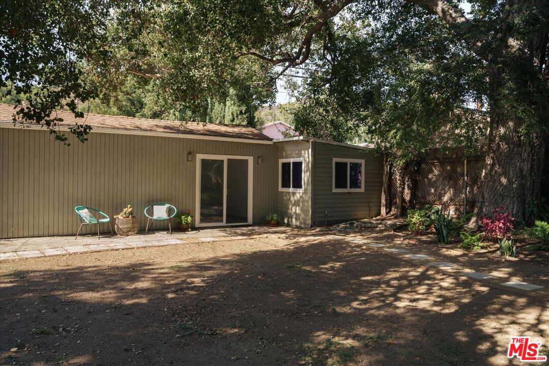 2429 E Glenoaks Blvd
