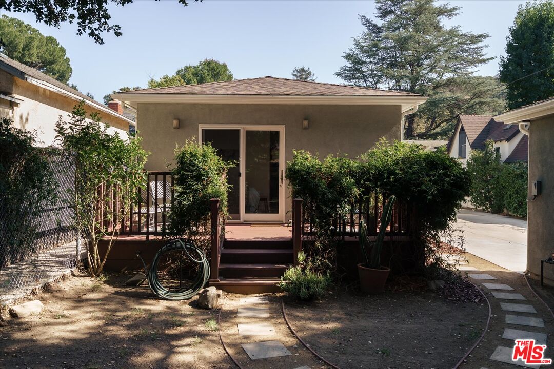 2429 E Glenoaks Blvd