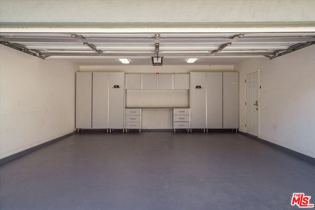2429 E Glenoaks Blvd
