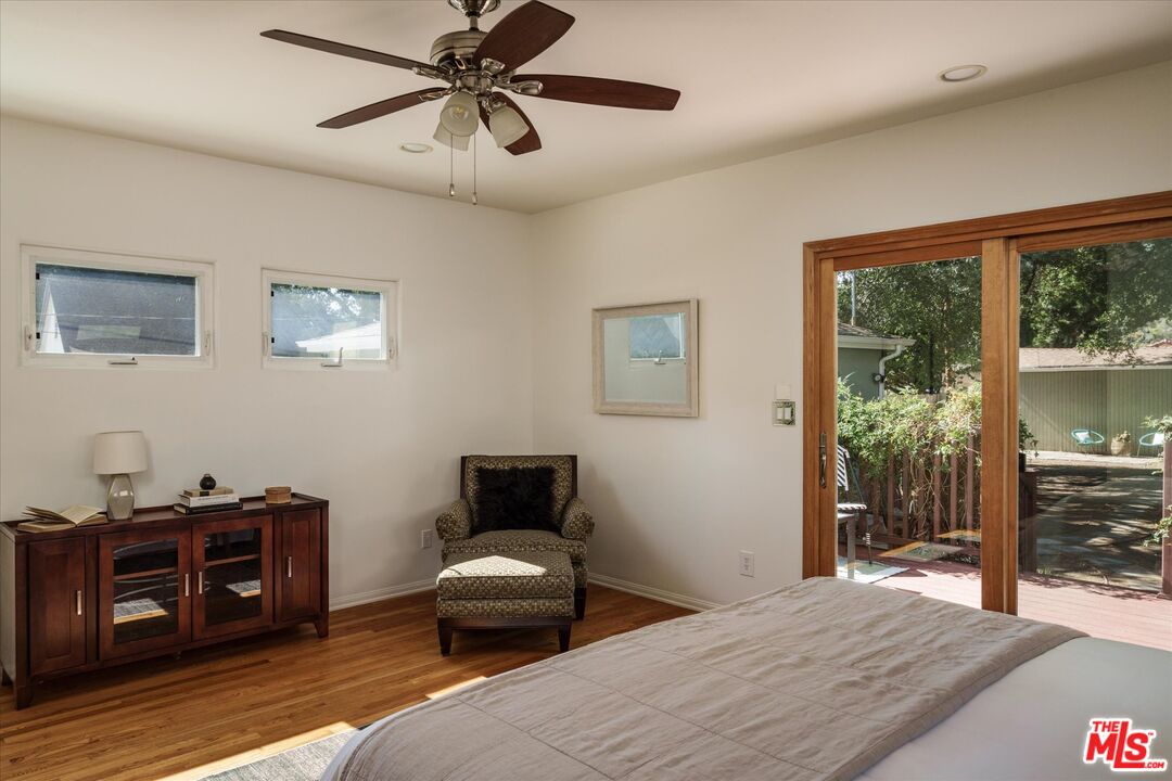 2429 E Glenoaks Blvd