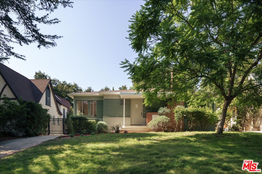 2429 E Glenoaks Blvd