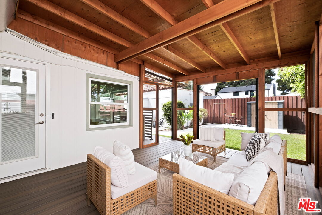 4111 Edgehill Dr