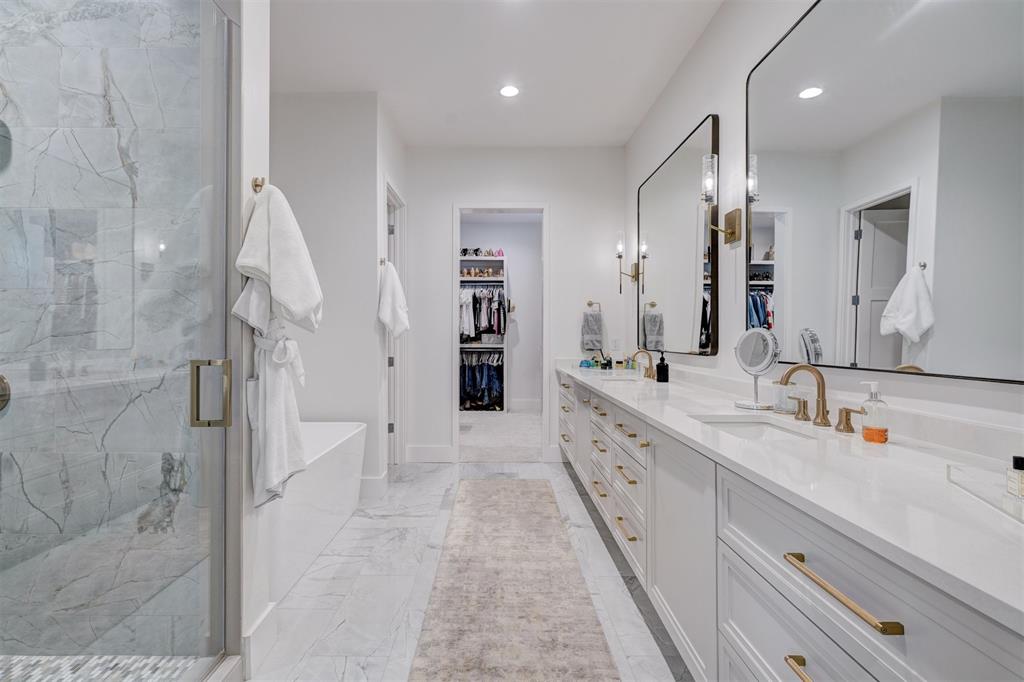 2757 W Country Club Drive