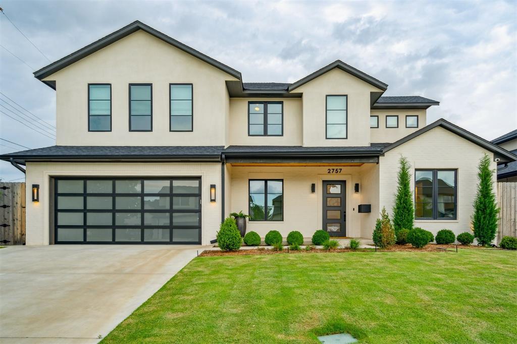 2757 W Country Club Drive