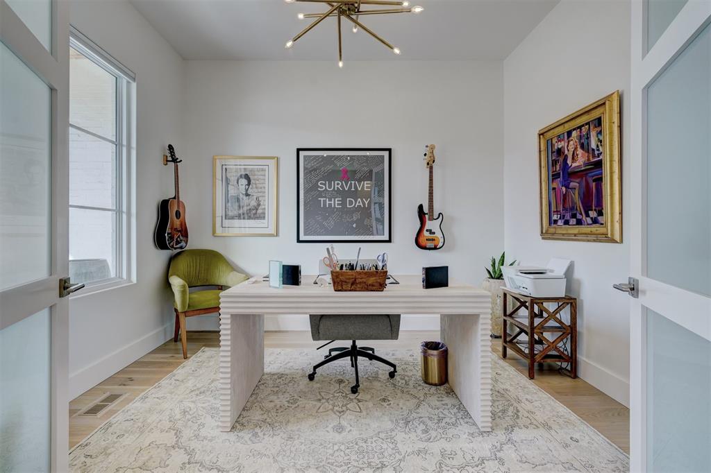 2757 W Country Club Drive