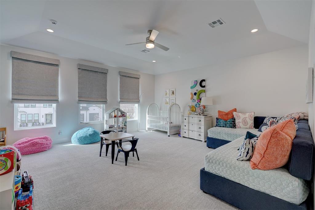 2757 W Country Club Drive
