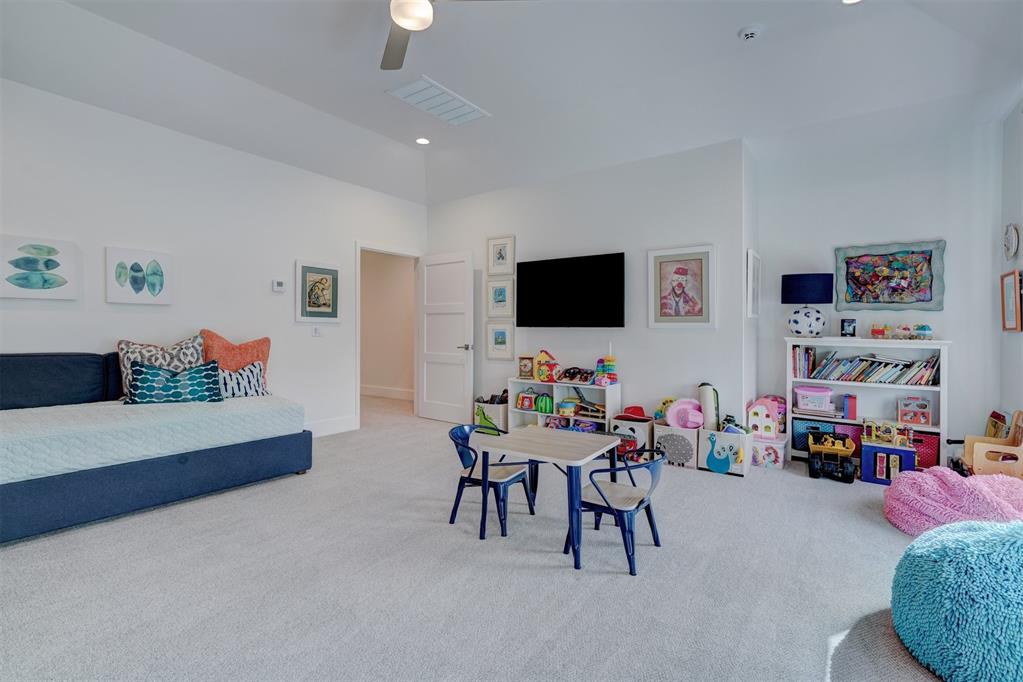 2757 W Country Club Drive