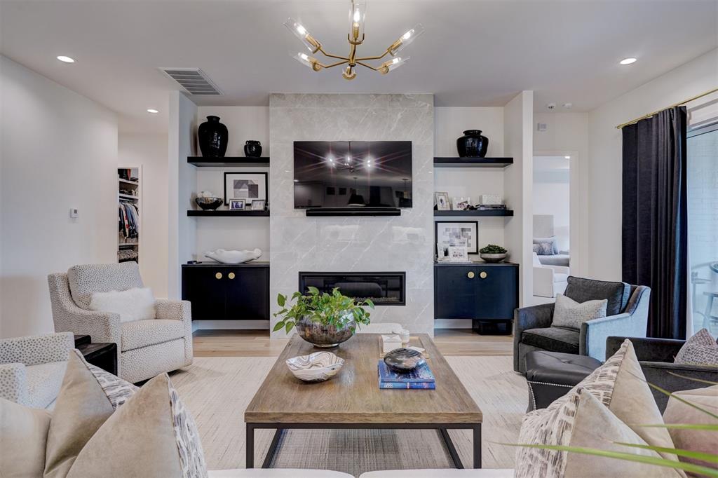 2757 W Country Club Drive