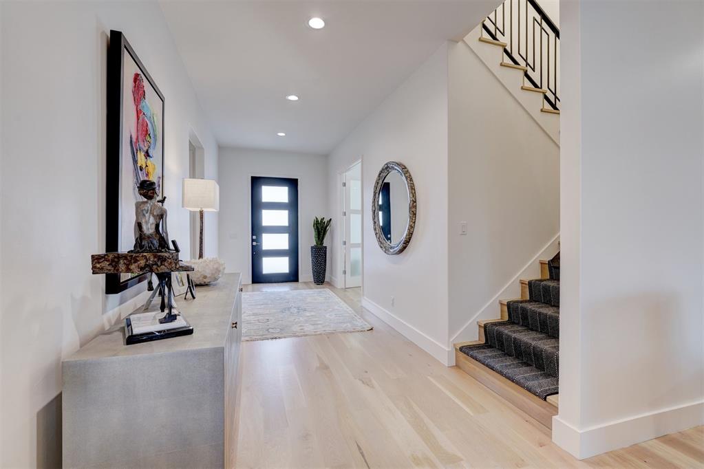 2757 W Country Club Drive