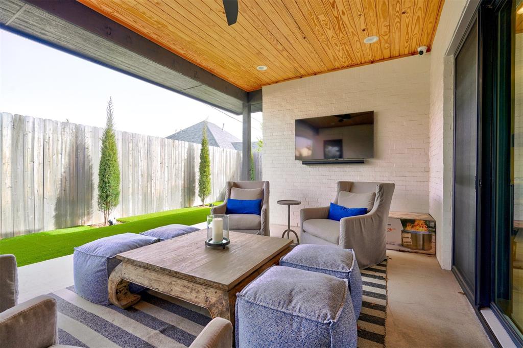 2757 W Country Club Drive