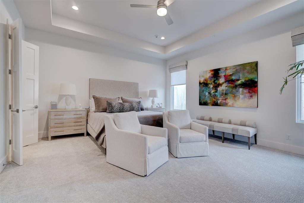 2757 W Country Club Drive