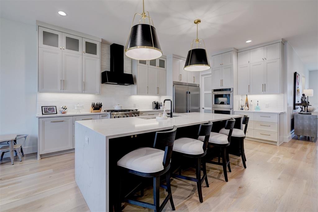 2757 W Country Club Drive