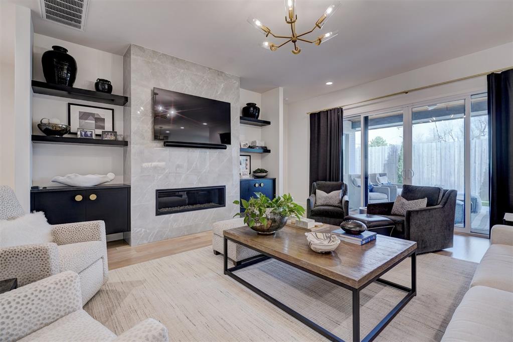 2757 W Country Club Drive