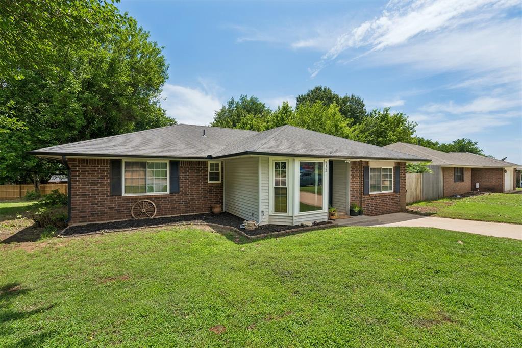 912 Mockingbird Lane