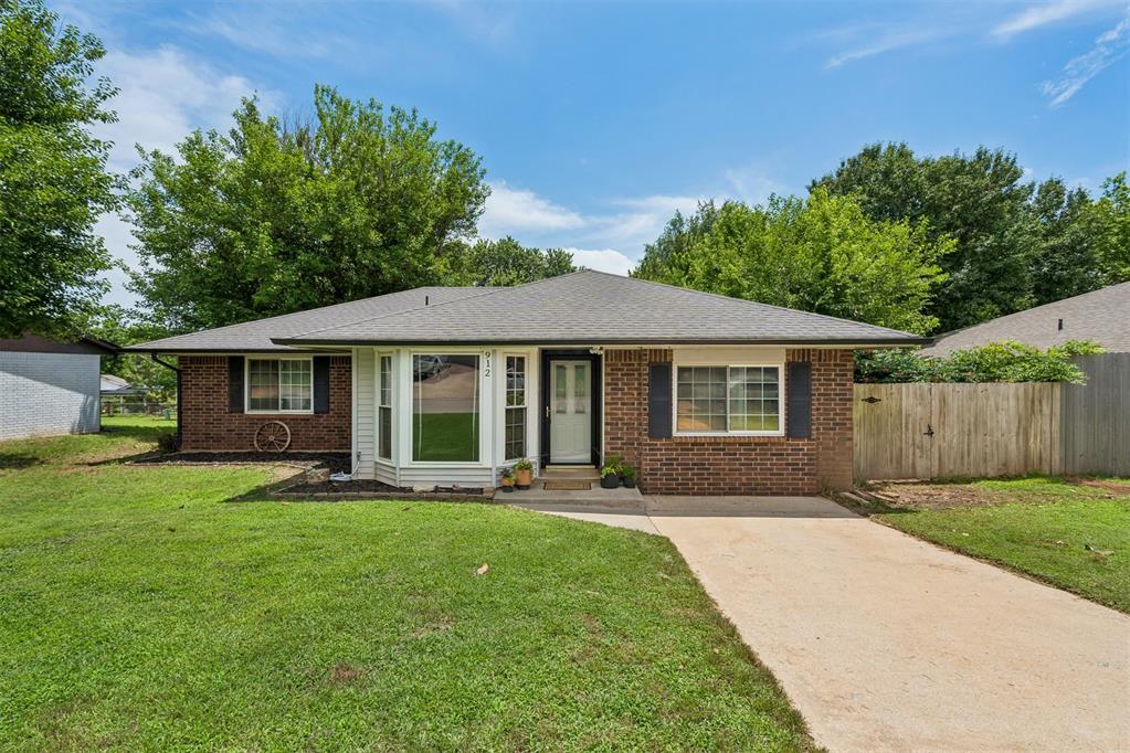 912 Mockingbird Lane