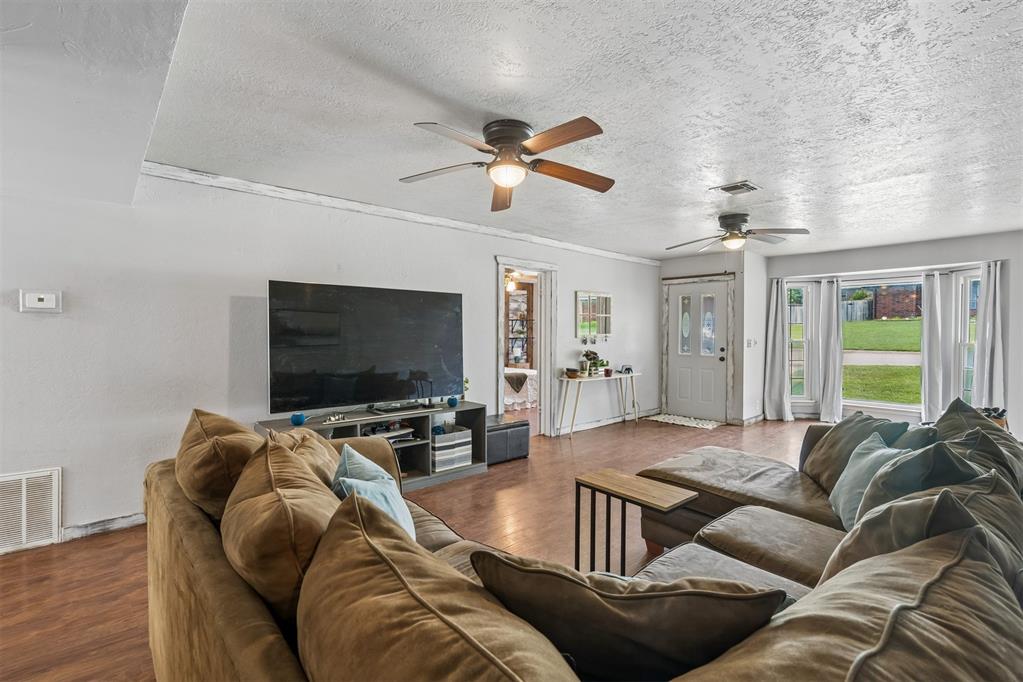 912 Mockingbird Lane